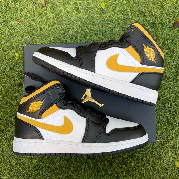 Nike Air Jordan 1 mid GS black yellow shoes - Picture 4 of 4